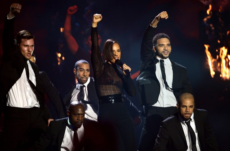 Alicia Keys na scenie MTV Europe Music Awards (EMA) 2012
