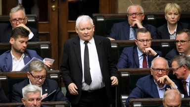 Kaczyński kontra futrzarze. Thriller z elementami telenoweli [ANALIZA]