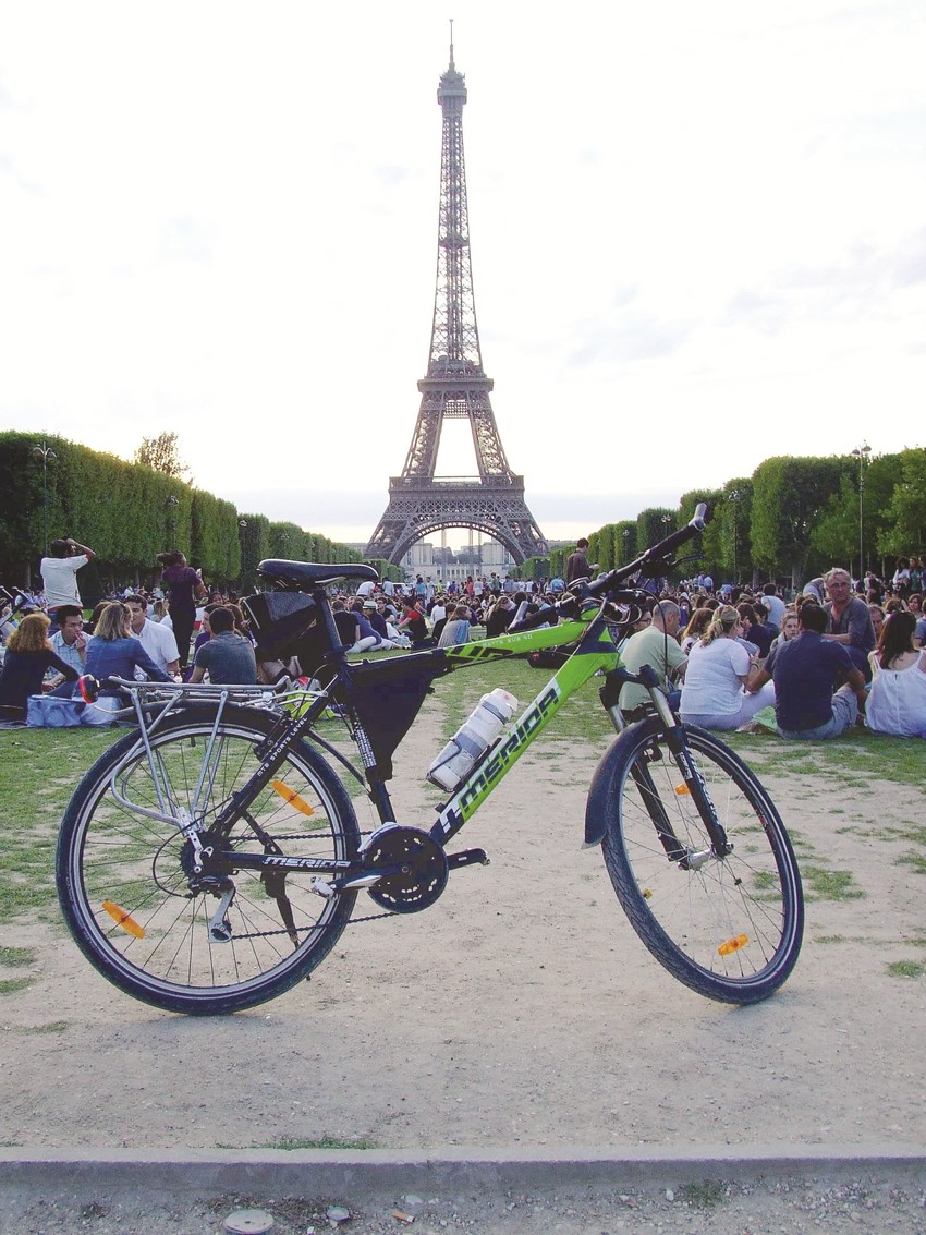 Ukradeni bicikl tokom Kasinog boravka u Parizu