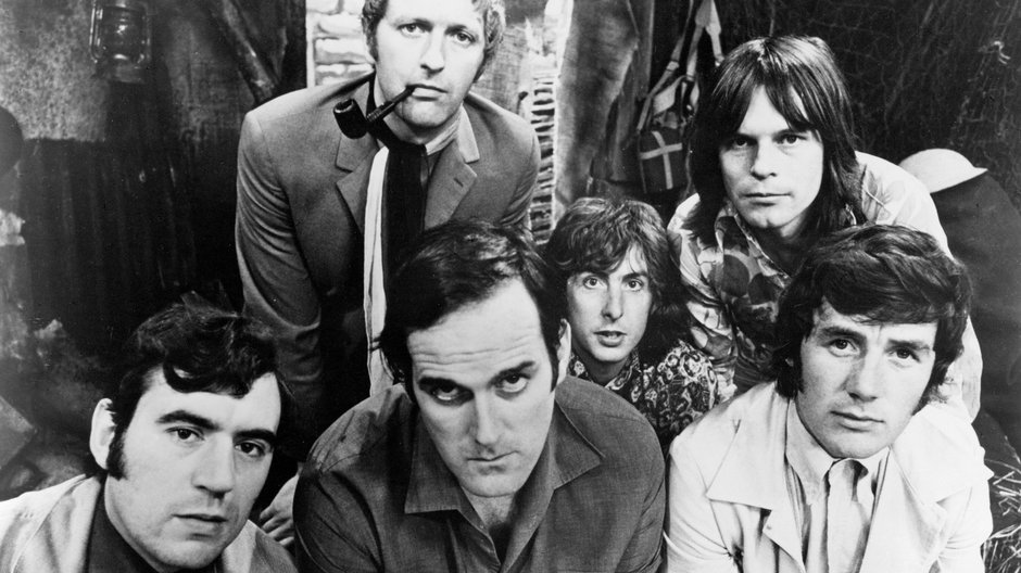 Grupa Monty Pythona: od lewej Terry Jones, Graham Chapman, John Cleese, Eric Idle, Terry Gilliam i Michael Palin (1969 r.)