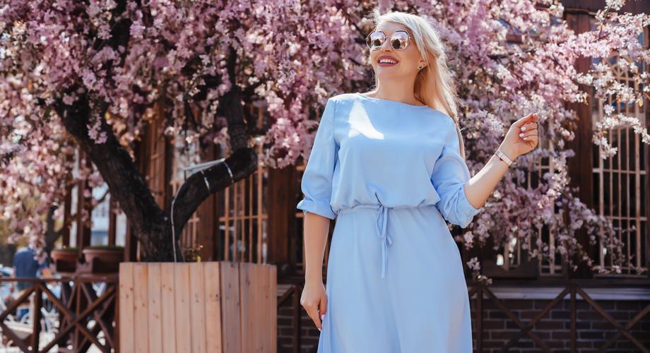 Modna sukienka plus size? Ten fason pasuje każdej kobiecie