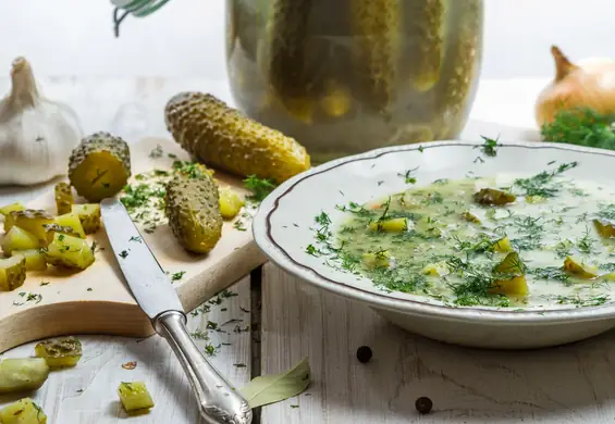 Zupa ogórkowa na żeberkach - domowy przepis