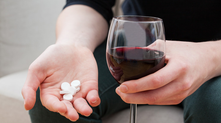 Több olyan gyógyszer is van, amelyre tilos alkoholt fogyasztani / Fotó: Shutterstock 