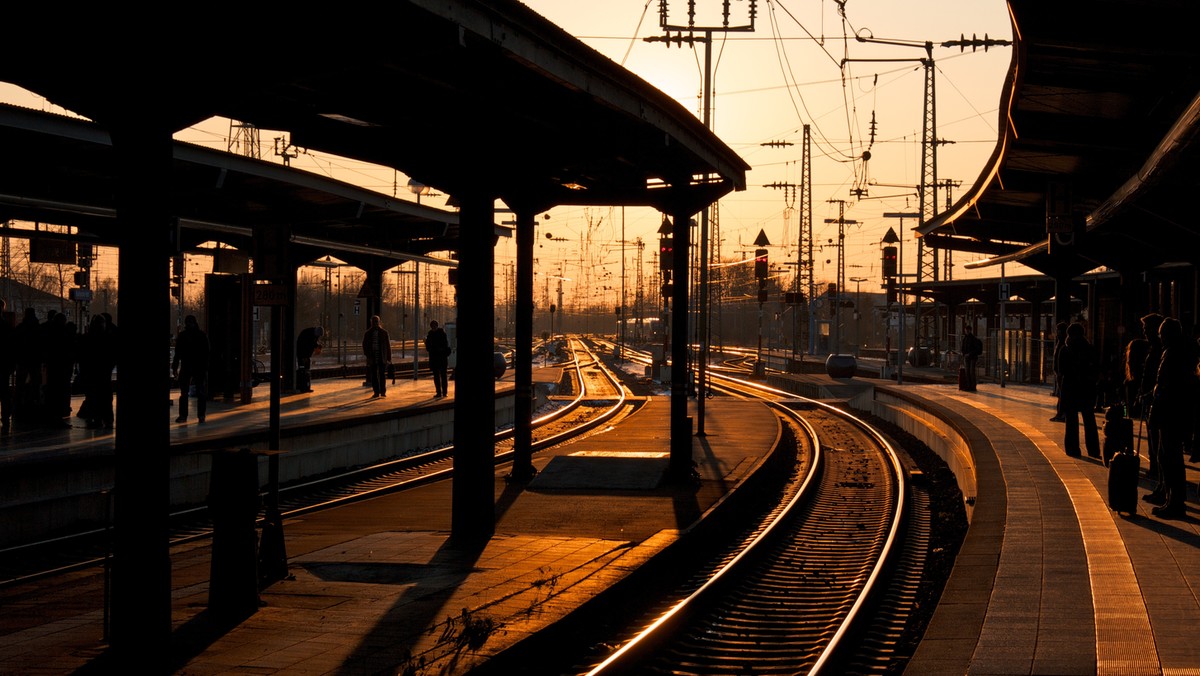 1 września pierwsi pasażerowie pojadą Pomorską Koleją Metropolitalną. Inwestycja właśnie otrzymała świadectwo bezpieczeństwa, a na przystankach pojawiły się już pierwsze rozkłady jazdy.