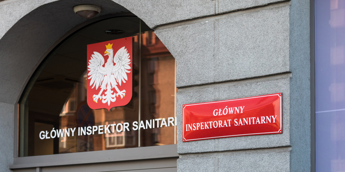 18 firmubezpieczeniowychsfinansuje dodatkowecall center dla Głównego Inspektoratu Sanitarnego (GIS). Organizatorem przedsięwzięcia jest Polska Izba Ubezpieczeń.