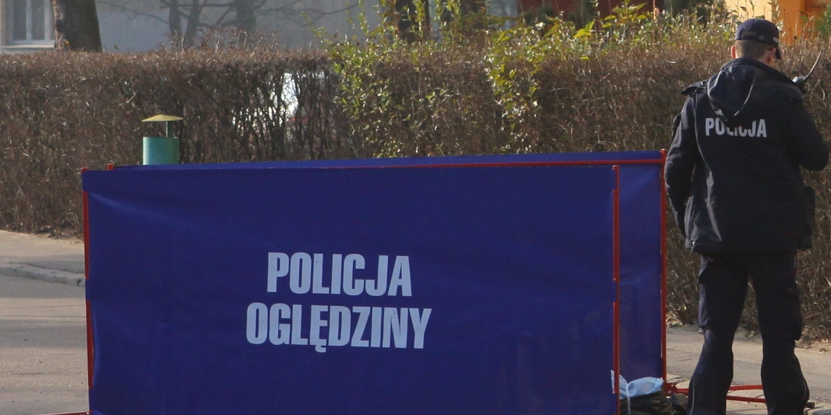 Zwłoki mężczyzny na chodniku. Policja prosi o pomoc