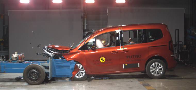 Cztery gwiazdki w teście zderzeniowym dla Renault Kangoo i Opla Mokki 