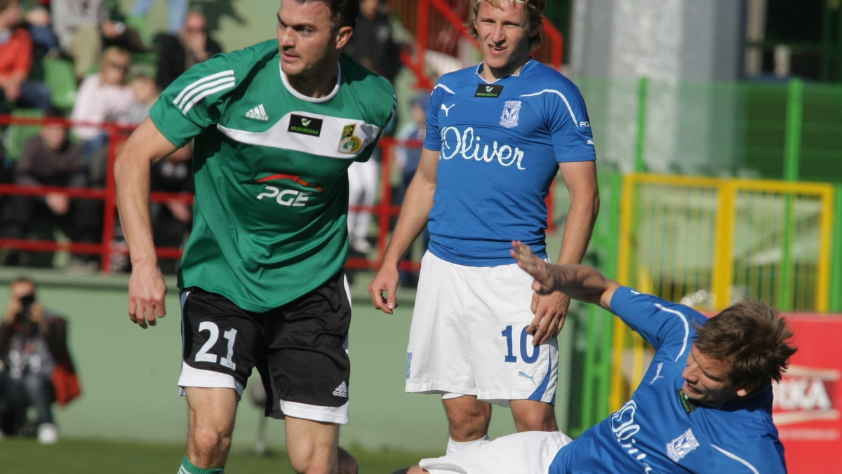 Niedzielny mecz 8. kolejki Ekstraklasy piłkarskiej, w którym GKS Bełchatów podejmował Lecha Poznań, zakończył się zwycięstwem gospodarzy 1:0 (0:0). Bełchatów z Lechem na własnym stadionie wygrał po raz pierwszy od 14 lat. Kolejorz przegrał drugi mecz z rzędu.