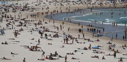 Tłumy na plaży w Australii, mają gdzieś koronawirusa...