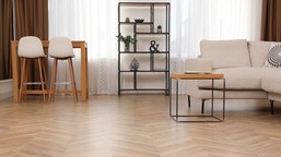 panele winylowe lvt do salonu – praktyczne i stylowe