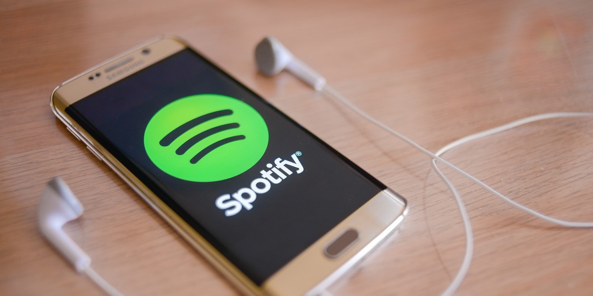 Spotify to szwedzki koncern prowadzący platformę streamingu audio.