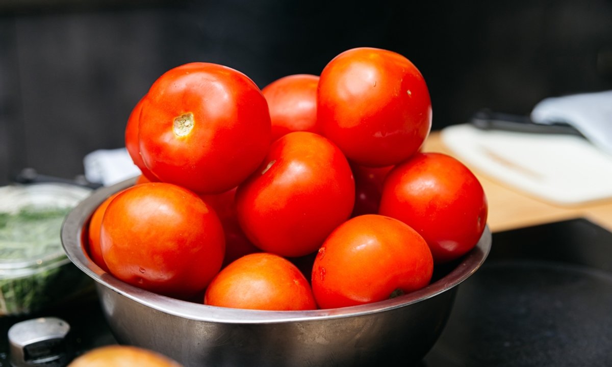 Gdzie przechowywać pomidory? Ten błąd popełnia niemal każdy