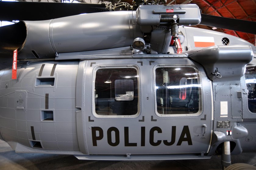 Dwa śmigłowca Black Hawk w polskiej policji