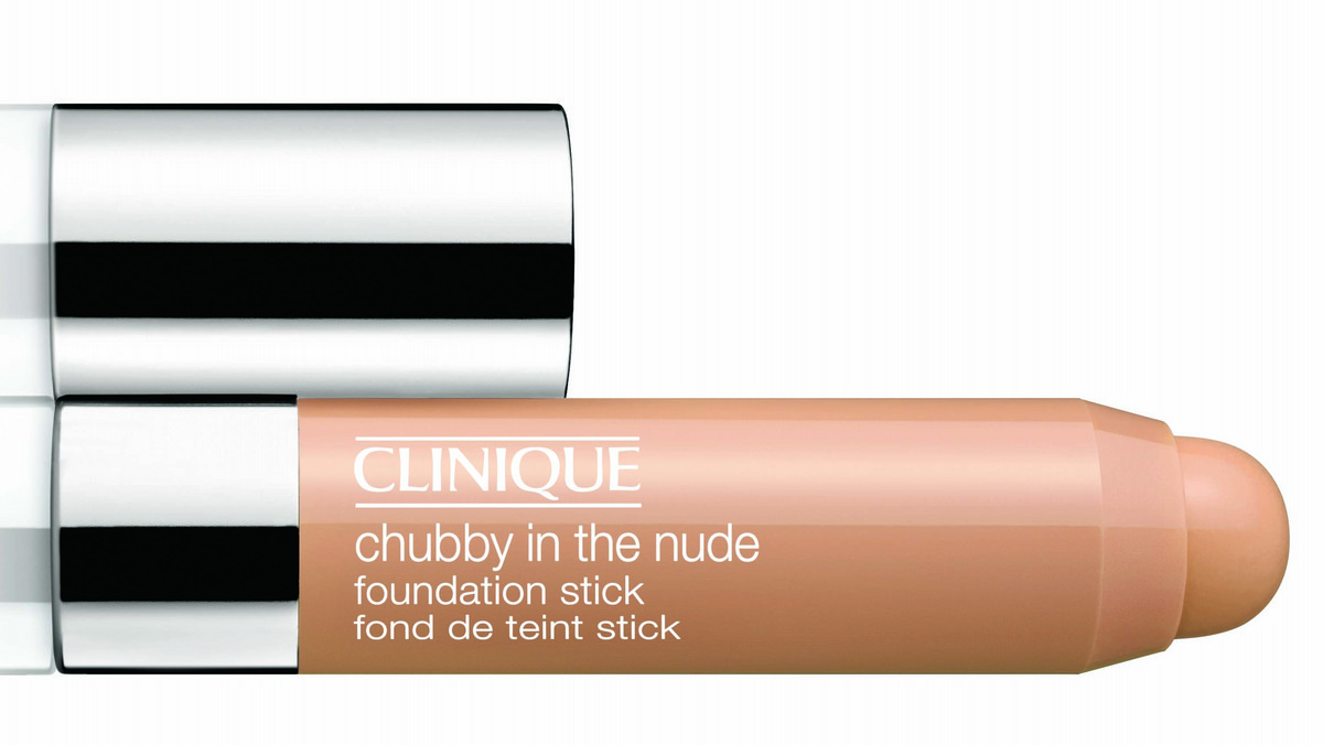 Clinique przedstawia swój najnowszy preparat: Chubby in the Nude Foundation Stick, praktyczną kredkę modelującą, która zapewnia błyskawiczny i długotrwały efekt naturalnie wyglądającej cery. Czuj się atrakcyjna bez mocnego makijażu! Odżywczy, kremowy podkład w sztyfcie gwarantuje aksamitne, naturalne dopracowanie make-upu i pozostawia wybór między dokładnym a lekkim pokryciem cery. Podkład można aplikować zarówno na całą powierzchnię twarzy jak i punktowo, dla odświeżenia wyglądu.