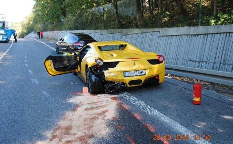 Mercedes C43 AMG i Ferrari 458 Italia