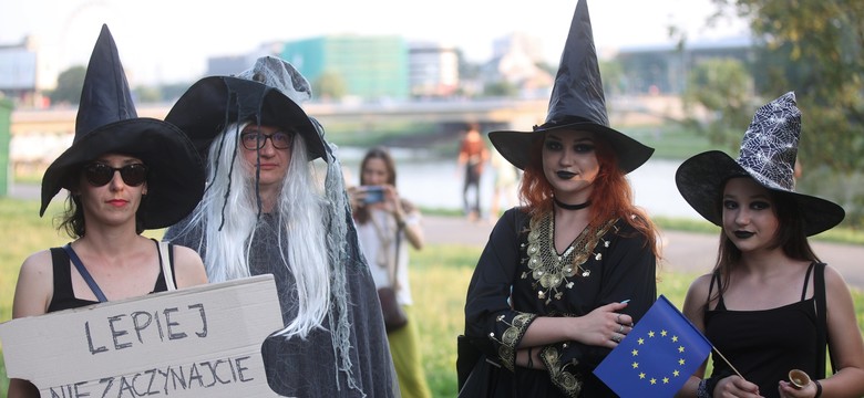 Marsz cnotliwych wiedźm. "Wolne sądy, wolna szkoła, wolne media"