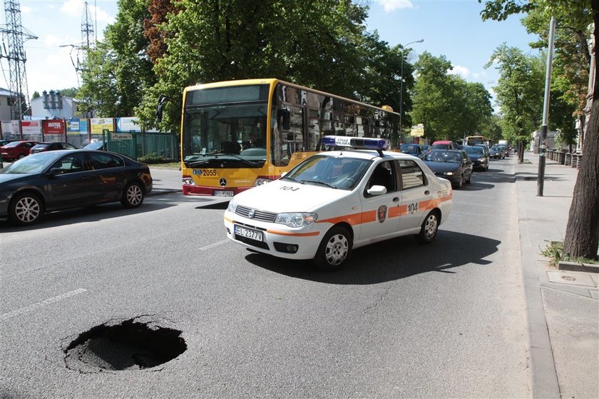 Wjechałeś w dziurę? Nie daj się spławić! Odzyskaj pieniądze 