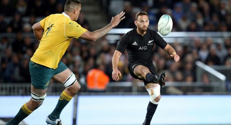 New Zealand's Aaron Cruden has signed a three-year ontract with French club Montpellier