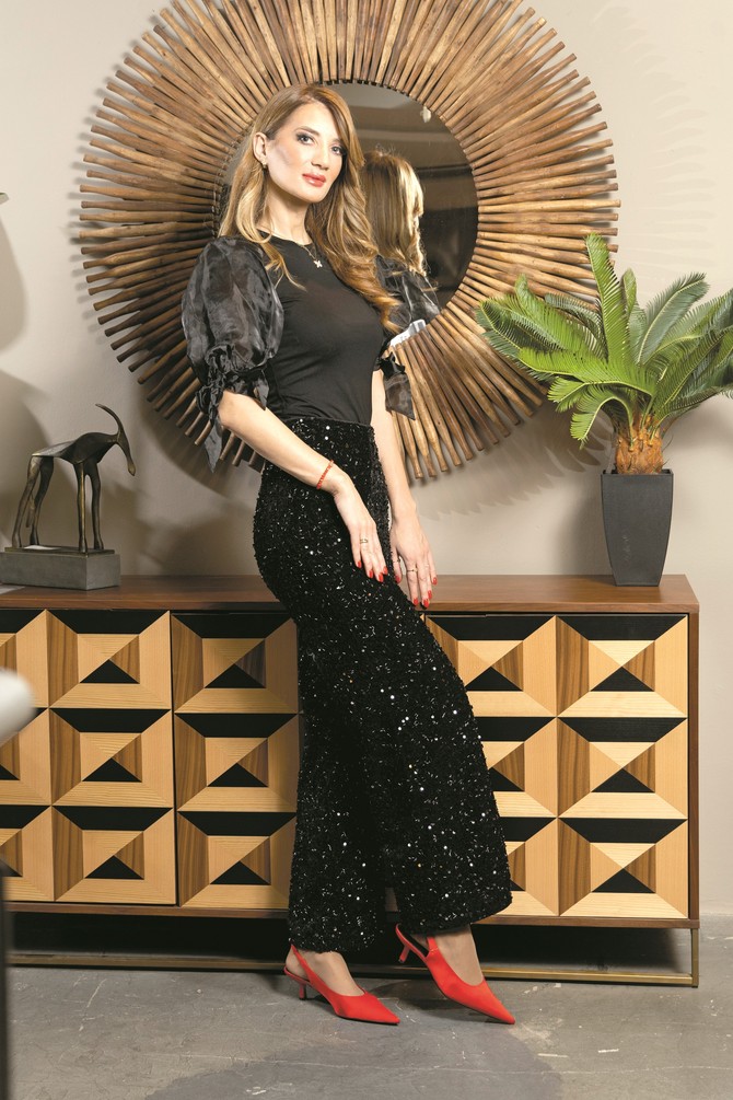 Bluza Reserved, pantalone i sandalete H&M