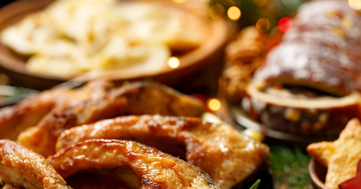 Mocz w tym karpia przez całą noc. Pozbędziesz się mulistego zapachu i smaku