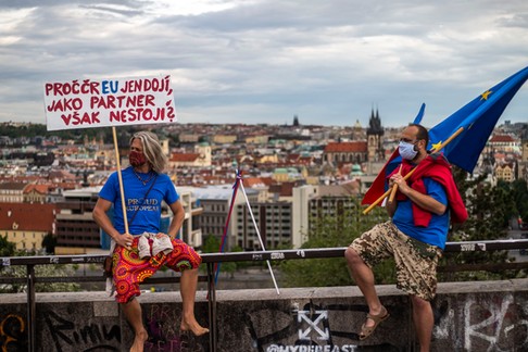 Protest mieszkańców Pragi przeciwko chaotycznej reakcji rządu na pandemię koronawirusa, 29 kwietnia 2020 r. 