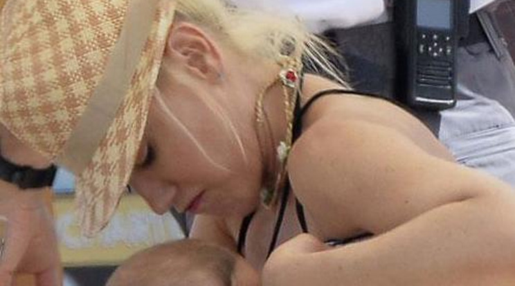 Strandon szoptatta meg kisfiát Gwen Stefani