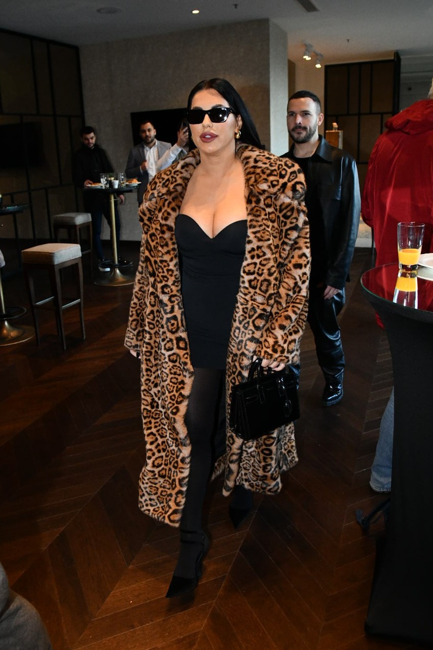 Seka Aleksić u uskoj haljini 