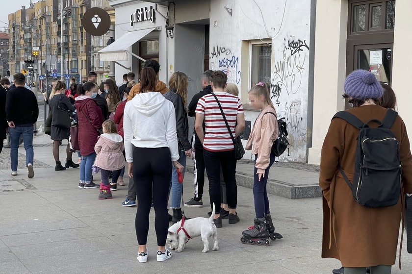 Wrocławianie korzystają z pogody... bez maseczek!