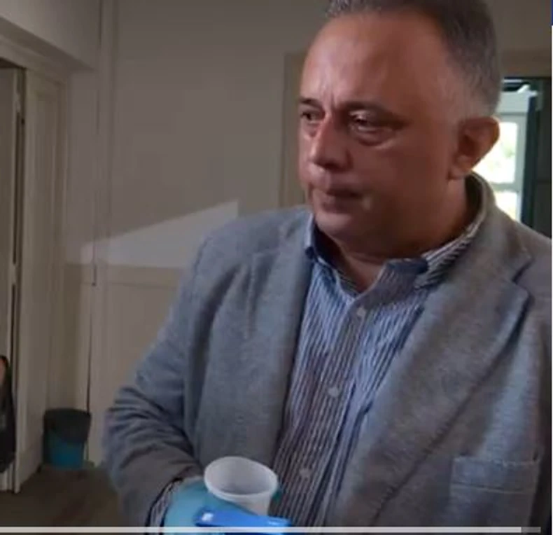 Igor Novaković drži test na drogu