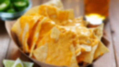 Przepis na nachos z sosem czosnkowym – idealna przekąska na imprezę