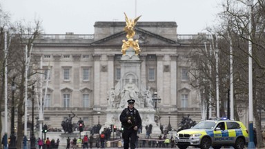 Środki ostrożności w Londynie. Brak dostępu do pałacu Buckingham podczas zmiany warty