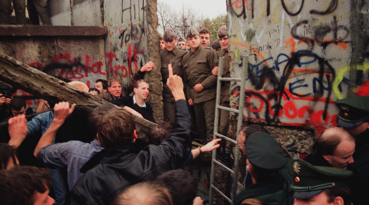 02 03 o Fall Of The Berlin Wall gettyimages
