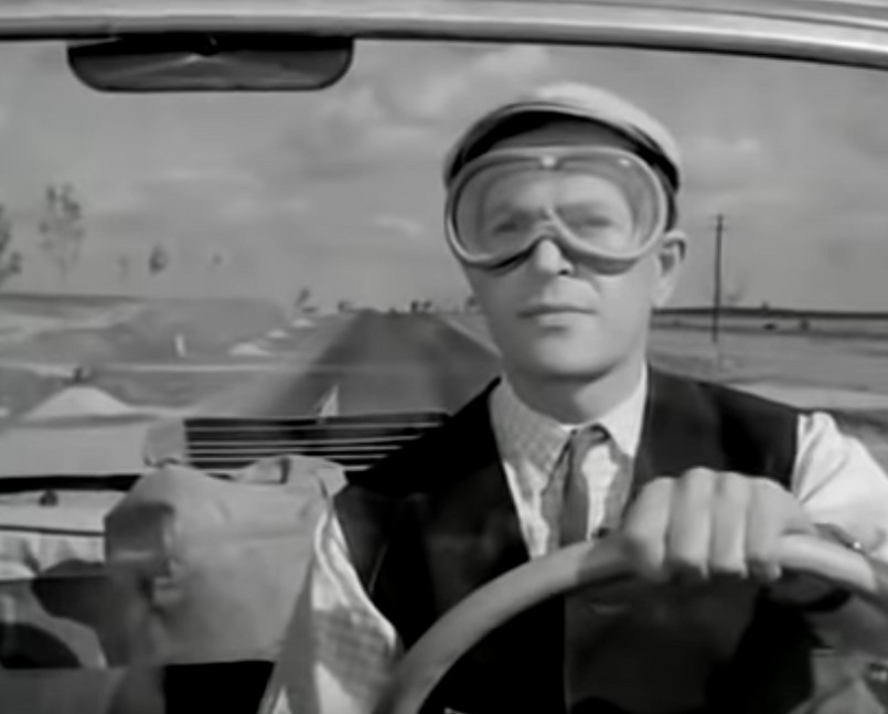 Kadr z filmu "Pan Samochodzik"
