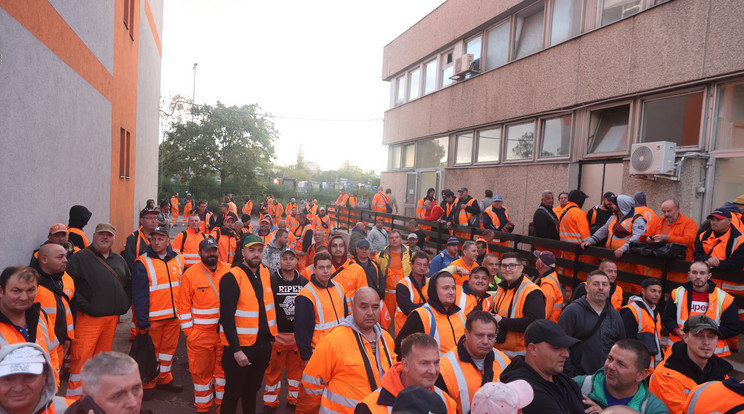 Jelentős fizetésemelésért folytatódik a kukások harca: ennyit kérnek az FKF dolgozói / Fotó: Zsolnai Péter