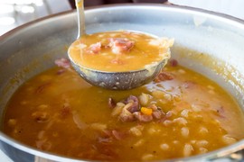 Trik za NAJBOLJI PASULJ: Čuveni kuvar sa Mišlenovom zvezdicom otkrio zašto mora da "PLEŠE" U LONCU