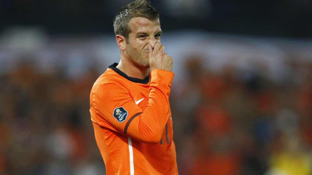 Pomocnik Tottenhamu Hotspur, Rafael van der Vaart nie zagra we wtorkowym meczu towarzyskim reprezentacji Holandii z Niemcami. 28-latek nabawił się kontuzji mięśnia udowego.