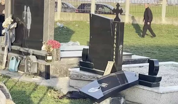 Oskrnavljeni pravoslavni spomenici na Kosovu