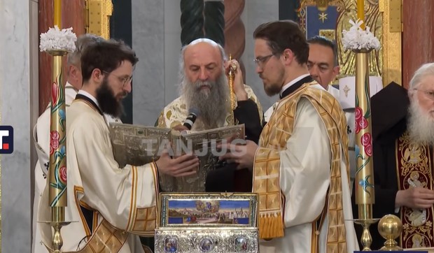 Porfirije na molebanu za ispraćaj Časnog pojasa Bogorodice