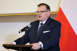 Premier Tusk odwołuje szefa urzędu ds. kombatantów. Wnioskowała minister Dziemianowicz-Bąk