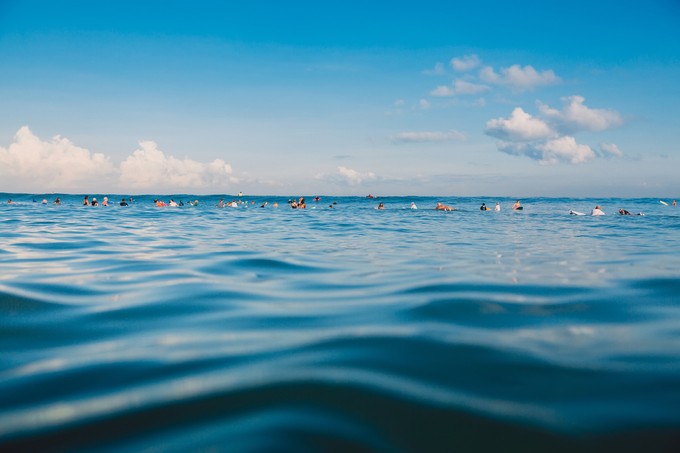 Életveszélyes, rejtett vízalatti árkok a Balatonban: ilyen hullámokból ismerheti fel!