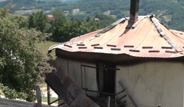 Požar u Arilju, porodica Matović ostala bez kuće, sve im je izgorelo