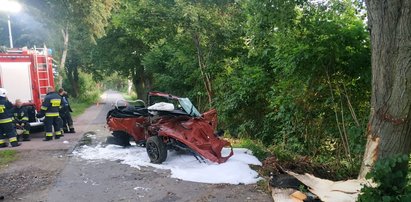 Ratownicy aż odwrócili głowy. Ta miazga była samochodem. Kierował 16-latek. Obok dwaj koledzy. Wszyscy zginęli