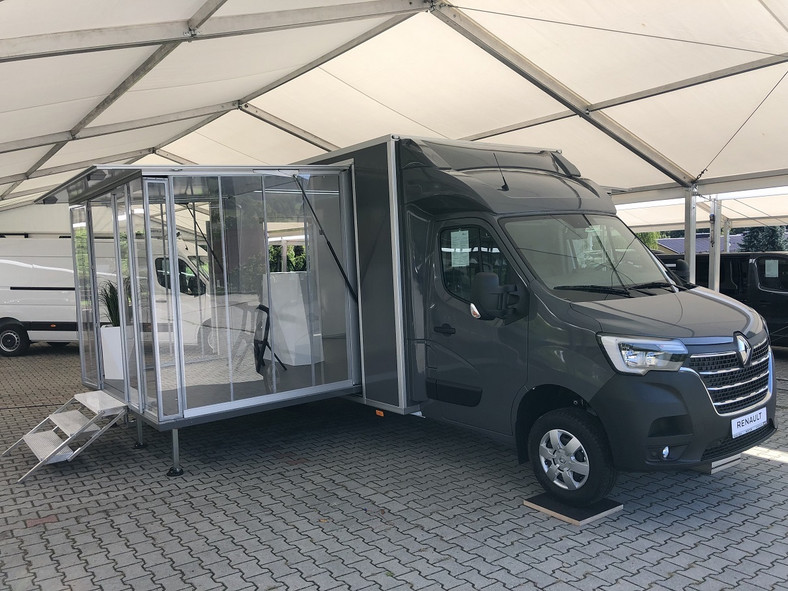 Renault Master mobilny salon ekspozycyjny