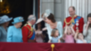 Księżniczka Charlotte naśladuje królową Elżbietę. To wideo podbija sieć!