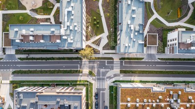 Mieszkania (nie) dla młodych: kupić, wynająć? Oto, ile zostaje w kieszeni przy średnich zarobkach [RAPORT]