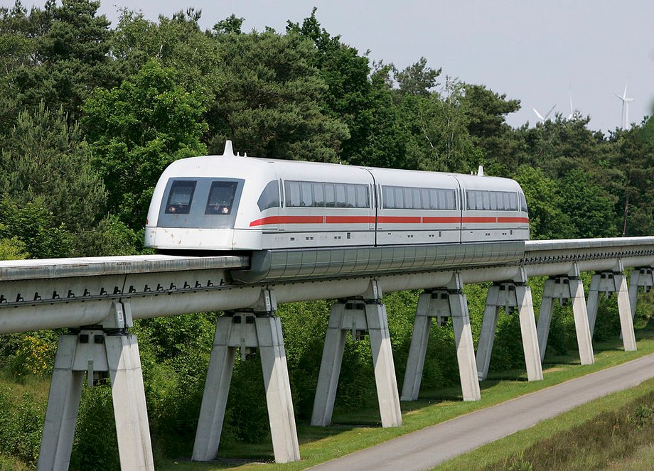 Jedynym sukcesem było wdrożenie niemieckiego projektu w Chinach - Transrapid od 2004 roku kursuje między Szanghajem a lotniskiem. Linia ta mierzy 30,5 km długości. 