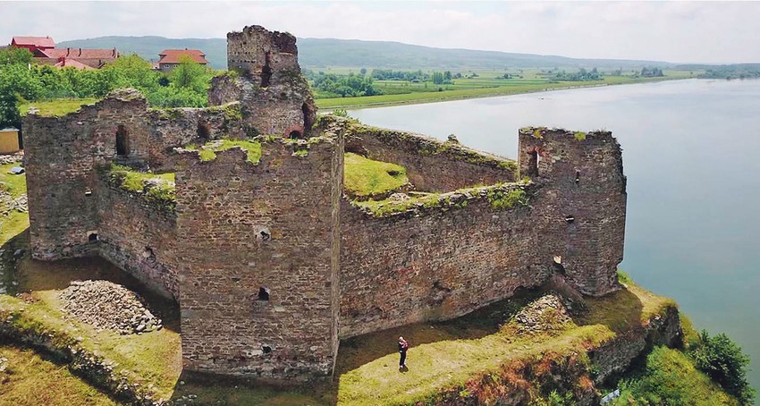 Po naredbi sultana Bajazita II 1483. godine, na steni iznad Dunava, na tada izuzetno važnom strateškom mestu, podignuta je utvrda