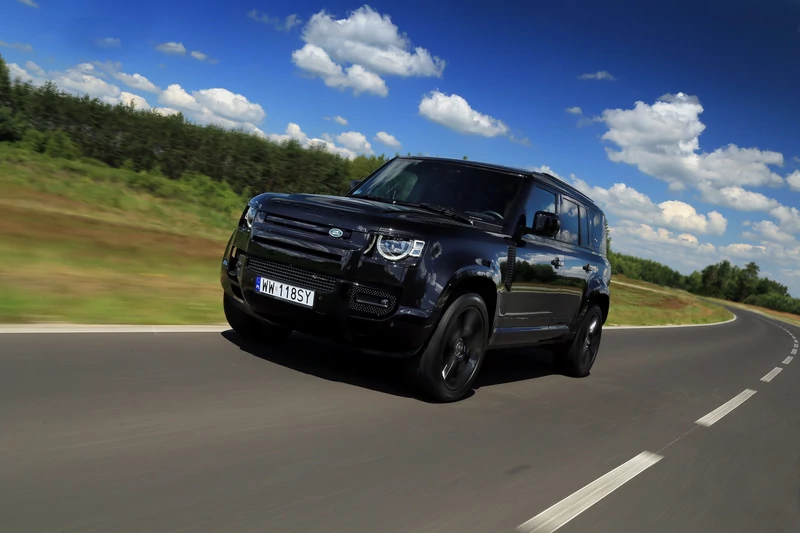 Land Rover Defender 110 