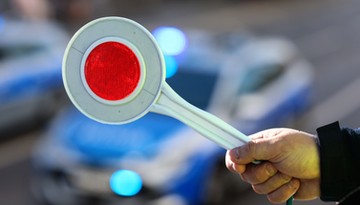 Mandat za korzystanie z nawigacji w aucie? Przepisy i kary od sierpnia 2025