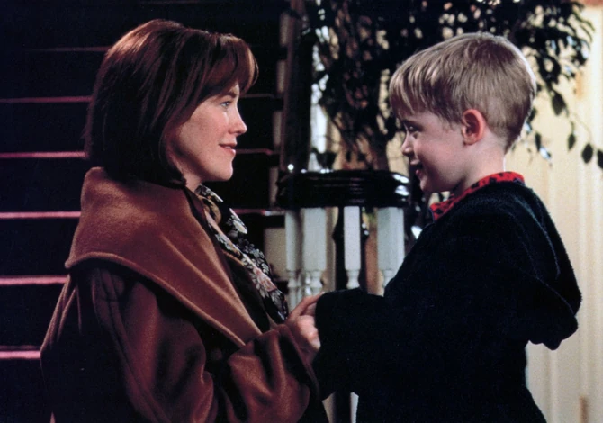 Ketrin O'Hara u filmu "Sam u kući" uz Mekolija Kalkina